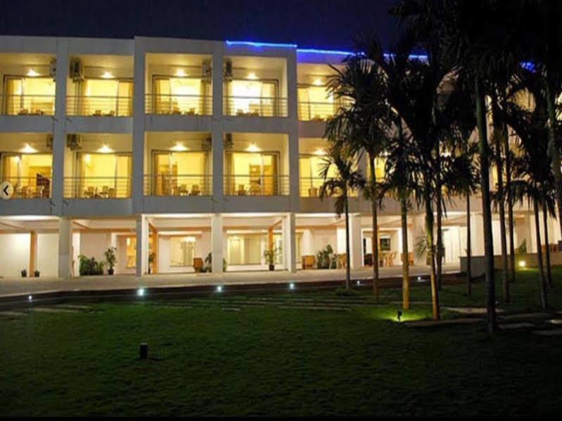7 Apple Resort Lonavala Exterior photo